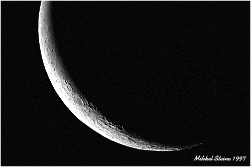 moon.jpg (44185 bytes)